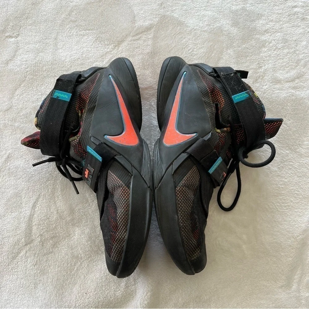 NIKE Lebron Zoom Soldier 9 Sneakers